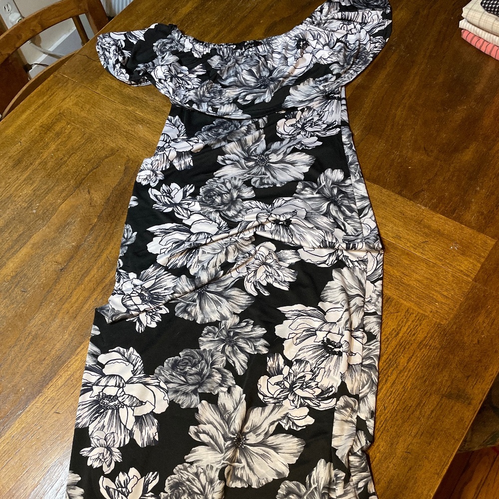 Women’s long dress size medium/large black and white floral form fitting